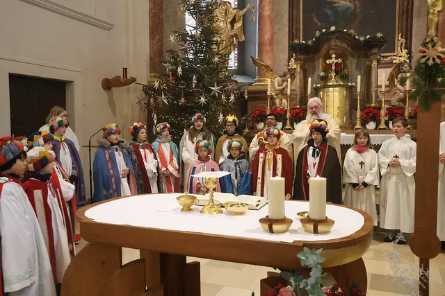 Die Sternsinger bei der gemeinsamen Messe in der Katholischen Kirche in Pinkafeld. | Foto: Pfarre Pinkafeld