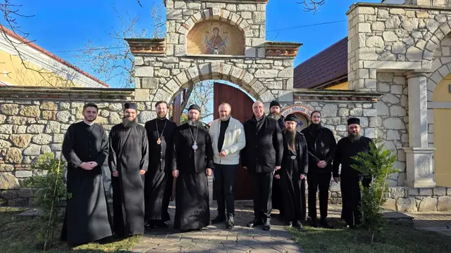 Landeshauptmann Hans Peter Doskozil und Bischof Ägidius Johann Zsifkovics besuchten das orthodoxe Kloster in St. Andrä am Zicksee. | Foto: Verein "Freunde des Klosters Maria Schutz in St. Andrä am Zicksee"