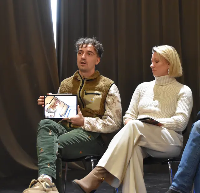 Varina Weinert meldete sich bei der Pressekonferenz aus dem fernen Mallorca zu Wort. Sie freut sich auf ihr selbst geschriebenes Stück "Träum weiter, Cowboy".  | Foto: Barbara Fluckinger