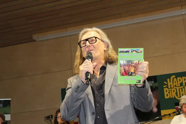 Eddie Kroll mit neuem Buch, das bald erscheint | Foto: MeinBezirk Perg/Köck