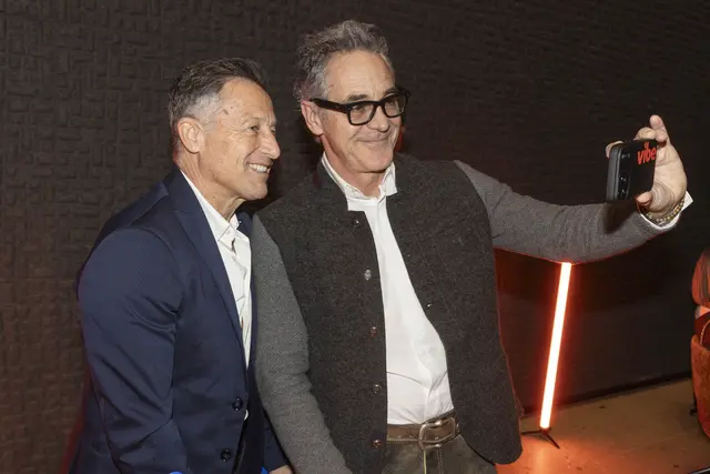 Ex-Skilegende Hand Enn (li.) und Moderator Christian Clerici. | Foto: Gut Brandlhof