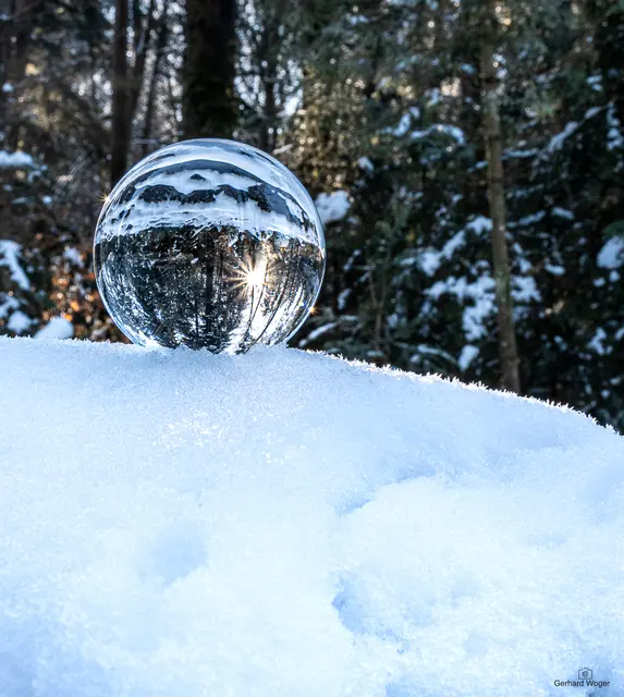 Ein Blick in die Glaskugel: Wie wird das Wetter am kommenden Wochenende?  | Foto: Gerhard Woger