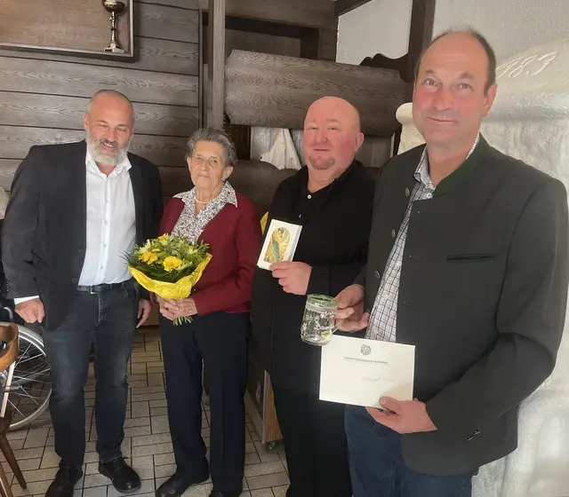 90. Geburtstag in St. Anton an der Jeßnitz: Jubilarin Maria Schagerl (2.v.l.) mit Manfred Zellhofer, Marian Lewicki und Karl Schagerl | Foto: Gemeinde St. Anton an der Jeßnitz