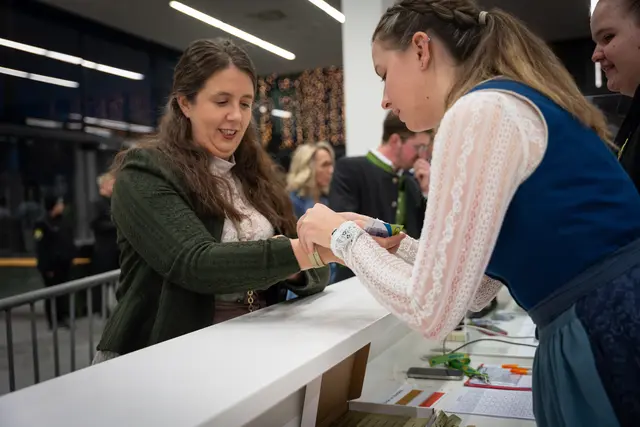 Ausgelassene Stimmung und gefeierte Traditionen bei der Langen Nacht der Landjugend in den Welser Messehallen. | Foto: infilmity/Simon Knogler
