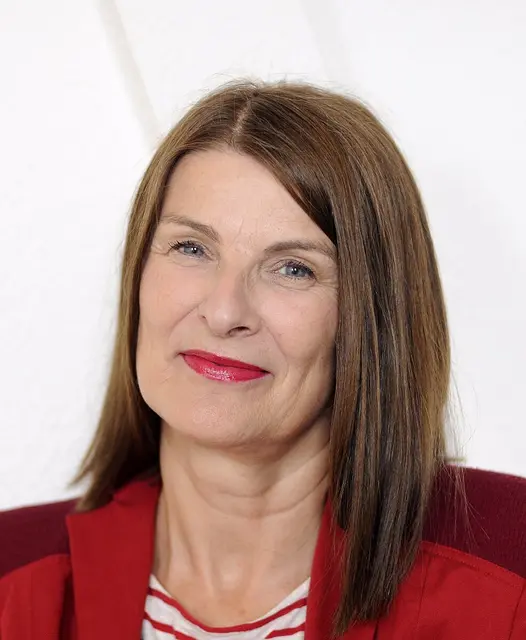 Die oberösterreichische Schriftstellerin Sabine Scholl präsentiert ihr neues Buch am 6. Februar, um 20 Uhr im Theatersaal Schlierbach.  | Foto: Uta Tochtermann