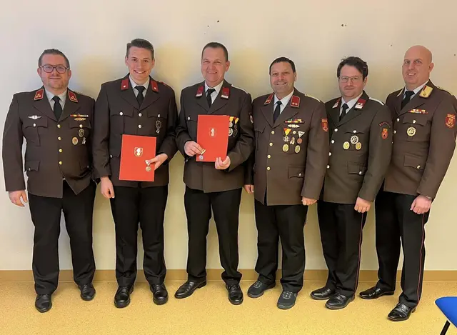 Bei der Jahreshauptdienstbesprechung gab es auch Ehrungen. | Foto: Feuerwehr Badersdorf
