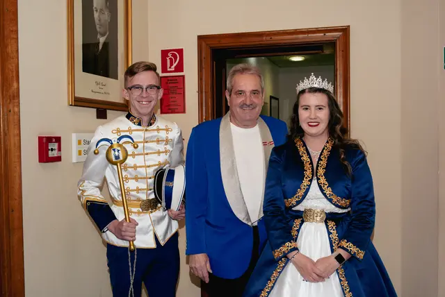 Gildenpräsident Wilhelm Haberbichler mit "Stefanie I. (Scherz) vom Juridicum" und "Benjamin I.  (Seiser) vom Aktensturm" | Foto: Santrucek