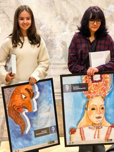 Es war ein knappes Kopfankopf-Rennen rund um das diesjährige Plakat der Imster Buabefasnacht. | Foto: Imster Fasnacht