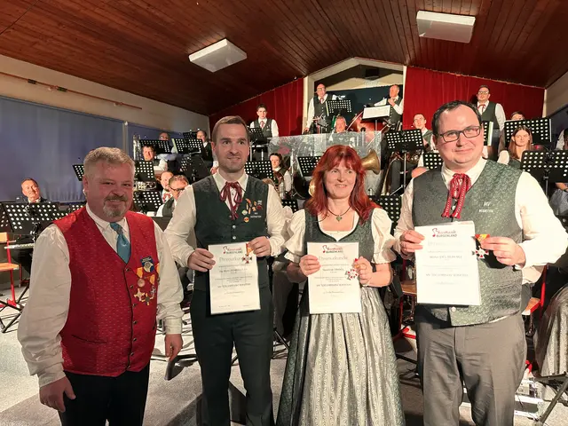 Es gab auch einige Ehrungen. | Foto: Lisa Stöckl