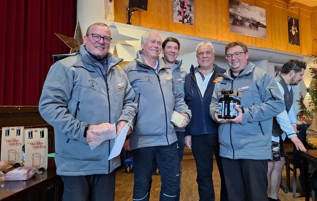 v.l.: Klaus-Peter Frick, Günter Müller, Markus Strobl, 
Veranstalter EC Schwangau und Michael Schneider.
 | Foto: SVR ZV Eis- und Stocksport