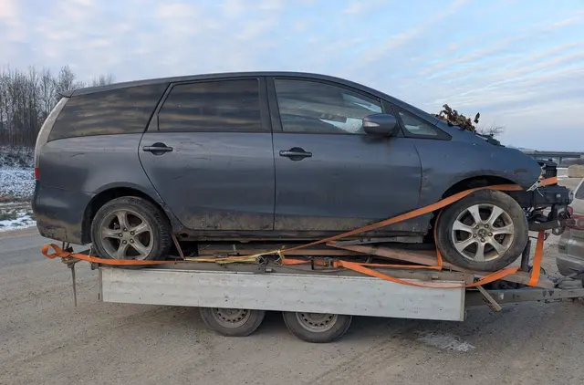 Auf der A1 bei Melk wurde ein Pkw mit Anhänger aufgrund mangelhafter Ladungssicherung von der Polizei angehalten. | Foto: LPD NÖ