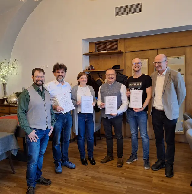  Lukas Karl, Gerhard Warisch (25 Jahre), Sylvia Grünstäudl (15 Jahre), Bernhard Strohmer (25 Jahre), Stefan Böhm (5 Jahre) und Christian Pichelbauer. | Foto: Pichelbauer