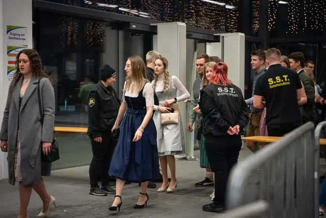 Ausgelassene Stimmung und gefeierte Traditionen bei der Langen Nacht der Landjugend in den Welser Messehallen. | Foto: infilmity/Simon Knogler