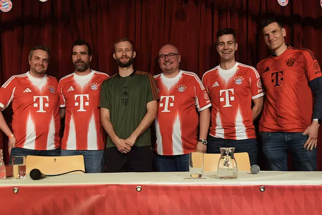 Kaiserbayern Tirol - Erinnerungsfoto mit Konrad Laimer - mit dem Fanclub Vorstand "Kaiserbayern Tirol. | Foto: Schwaighofer