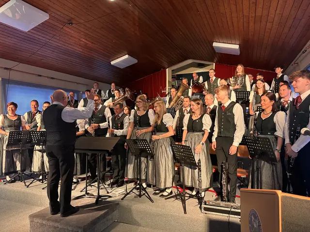 Das Neujahrskonzert des Musikverein "Edelserpentin" Bernstein lud am vierten und sechsten Jänner zu ihrem traditionellen Neujahrskonzert in die MS Bernstein. Ein geselliger Abend mit vielen Highlights.  | Foto: Lisa Stöckl