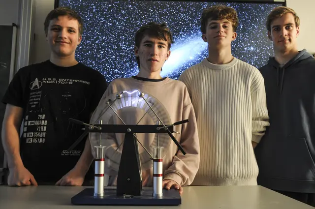 Physikalisch gewusst wie (v. l. n. r.): Ludwig Böhm, Florian Winkler, Clemens Ernst und Daniel Gundtofte-Bruun.  | Foto: AHS Korneuburg