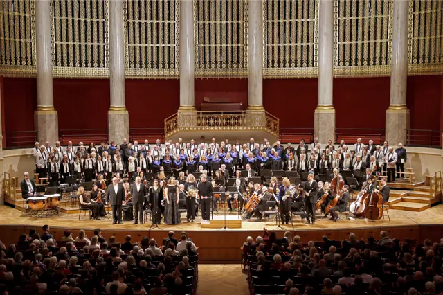 Der Atzgersdorfer Männergesangverein gemeinsam mit dem Chor Wien-Neubau und dem Chor Persephone im Großen Saal des Wiener Konzerthauses. | Foto: Atzgersdorfer Männergesangverein