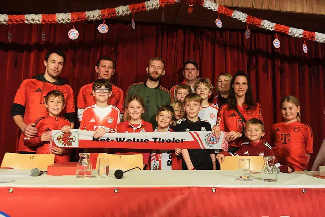 Kaiserbayern Tirol - Erinnerungsfoto mit Konrad Laimer - mit ROT-WESSE TIROLER aus Schwoich.  | Foto: Schwaighofer