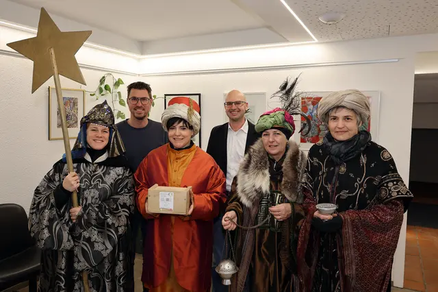 Die Weisen aus dem Morgenland klopften auch im Telfer Gemeindeamt wieder an die Tür und überbrachten Glück- und Segenswünsche. | Foto: MG Telfs/Hackl