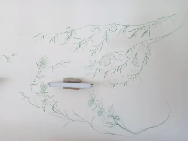 Sarah Maria Saminger bemalt Wände. | Foto: Sarah Maria Saminger