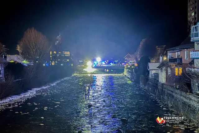 Eine Person solle am Abend des 7. Jänner 2026 im Bereich der Ponauer Straße, oberhalb der Wirtschaftsbrücke, in die Lieser gestürzt sein.  | Foto: Feuerwehr Spittal an der Drau
