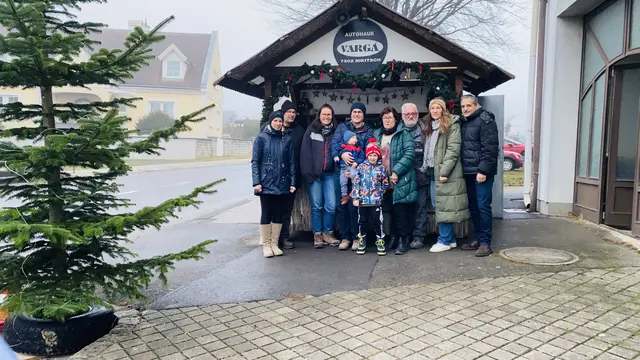 Beim 20-jährigen Jubiläum des Punschstands der Firma Autohaus Varga in Nikitsch wurden Spenden für karitative Organisationen gesammelt. | Foto: Varga Verena