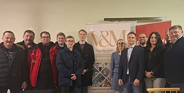  Horst Höfner, Initiator Josef Kohzina, die Gemeinderäte Marcel Lichtblau, Jan Borensky, Stefan Dersch, Elias Borensky, die Sponsoren Tanja Maier und Theodor Visnjevski, Vortragender Christoph Grein, Gemeinderäte Martina und Manfred Herrmann und Horst Obermayer. | Foto: Christine Kohzina