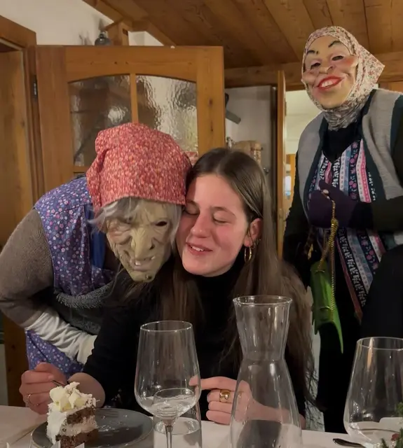 Kürzlich waren die Budlmuadan zu Besuch auf der Brandluckner Huabn und überraschten dort die Gäste- | Foto: Morizmusic