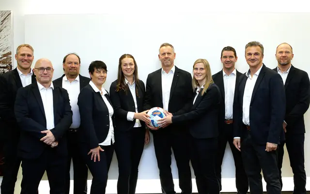 Das im Herbst 2025 gewählte OÖFV-Präsidium: Rainer Wöllinger, Thomas Prammer, Robert Tremel, Andrea Trnka, Marija Gavric, Präsident Stefan Sandberger, Elke Schoissengeier, Stefan Hochreiter, Ewald Brenner und Stefan Pellegrini (v.l.n.r.). | Foto: OÖFV/Lui
