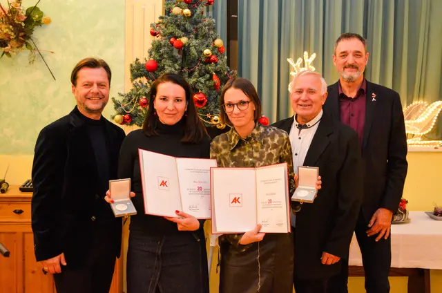 Beim BFI Burgenland wurden vier Mitarbeiterinnen für ihre 20-jährige Betriebszugehörigkeit geehrt.  | Foto: BFI