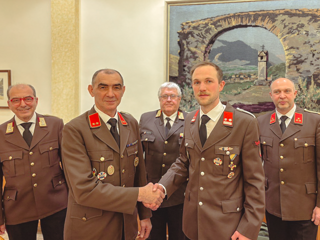 Übergabe der Kommandanten-Stellvertreter - v. l. n. r.: Alt-Kommandant-Stellvertreter Johann Schneeweis und Kommandant-Stellvertreter Florian Murth © FF Spitz - Ewald Stierschneider jun. | Foto: © FF Spitz - Ewald Stierschneider jun.