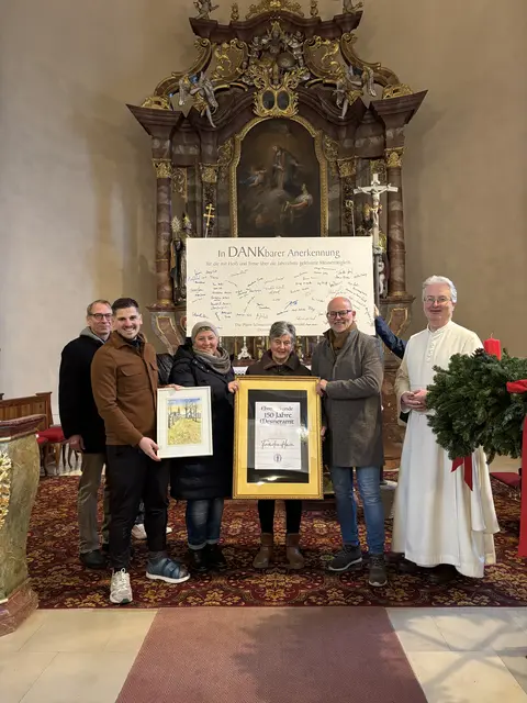 Die Familie Hain erhielt eine Ehrenurkunde für ihre Dienste. Von links: Andreas Dolecek, Sebastian Hain, Sandra Hain, Rosa Hain, Bernhard Hain und Jakob Eckerstorfer. | Foto: Arnold Dumps