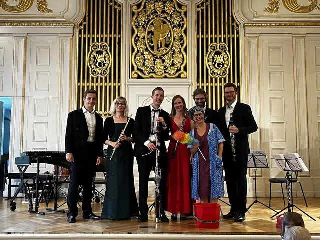Karneval der Tiere: Anita Billinger-Putz, Flöte; Verena Hofbauer, Oboe; Stefan Promegger, Klarinette; Johannes Hofbauer, Fagott; Markus Hurmann, Horn; Rainer Furthner, Schlagwerk; Monika Sigl-Radauer, Putzfrau. | Foto: Werner