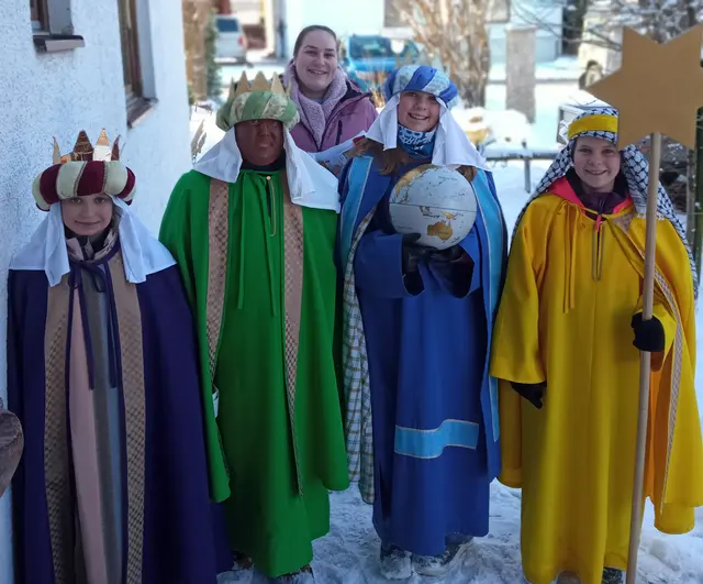 Die Sternsingergruppe mit Anna Maria Schierhuber beim Einsatz in St. Margarethen. | Foto: Franziska Neureiter