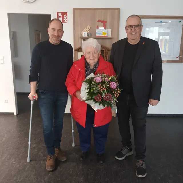 Vizebürgermeister Jürgen Arbinger Stefanie Kolowrat (85) und Bürgermeister Robert Szekely. | Foto: Gemeinde Klein-Neusiedl