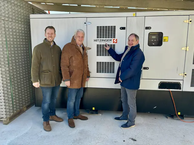 Power. Anytime. Anywhere - im Fall eines Stromausfalls liefert dieses Notstromaggregat den Strom für die Wasserver- und -entsorgung. | Foto: Alexandra Goll