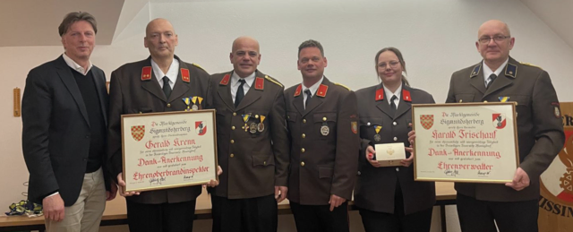 Gerald Krenn wurde in Missingdorf als Ehrenkommandant und Harald Frischauf als Ehrenverwalter ausgezeichnet. | Foto: Franz Göd