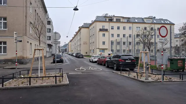 An der Kreuzung Rinnböckstraße/Pachmayergasse ist die Durchfahrt für Autos eigentlich verboten.  | Foto: z.V.g.