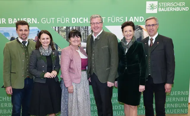 Wahlkampfauftakt in der Steiermark: Bauernbund-Steiermark-Direktor Bernd Brodtrager, Bauernbund-Österreich-Direktorin Corinna Weissl, LH-Stv. Manuela Khom, Spitzenkandidat Präsident Andreas Steinegger, Vizepräsidentin Maria Pein und BB-Präsident Abg.z.NR Georg Strasser (v.l.) | Foto: Arthur