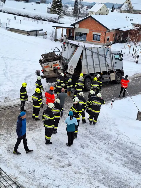 Der schneereiche Winter sorgt derzeit vermehrt für Einsätze. | Foto: Feuerwehr