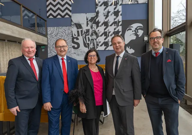 Von links: PVOÖ-Landespräsident Norbert Höpoltseder, Landesrat Martin Winkler (SPÖ), PVÖ-Präsidentin Birgit Gerstorfer, Vizekanzler und Kulturminister Andreas Babler (SPÖ) und PVÖ-Generalsekretär Christian Rösner El-Heliebi. | Foto: PVOÖ
