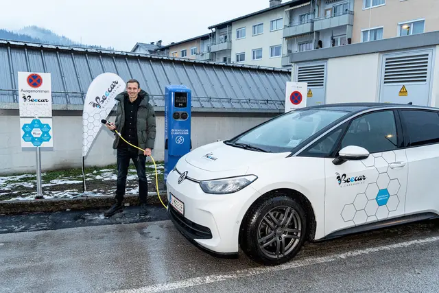 Thomas Lins vom Beecar-Team freut sich über den Test-Standort in Sparchen.  | Foto: Stadtwerke Kufstein GmbH