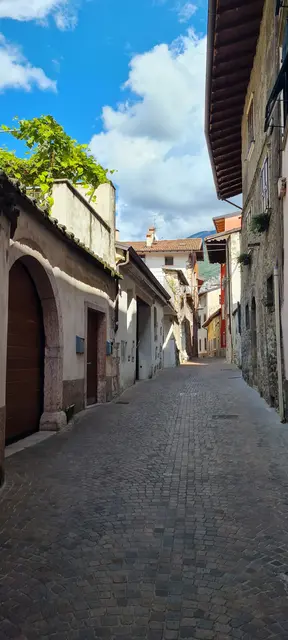 Die schmalen Gassen in Arco erinnern an vergangene Zeiten.  | Foto: Sabrina Moriggl