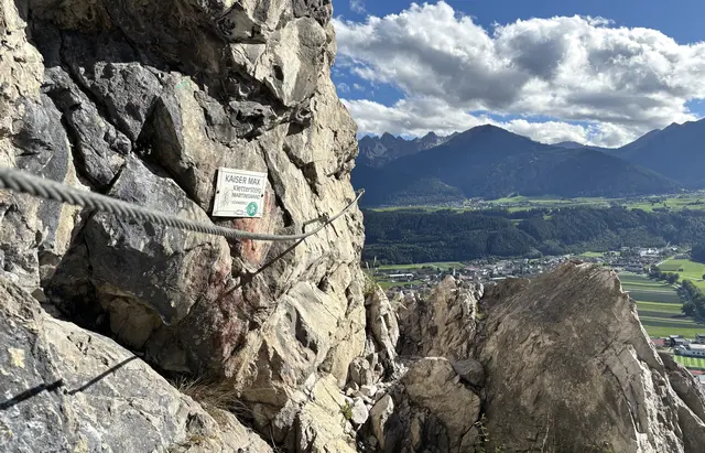 Eine anspruchsvolle Kletterei erwartet Klettersteig-Profis am Kaiser-Max-Klettersteig in der Martinswand.  | Foto: Karl Künstner
