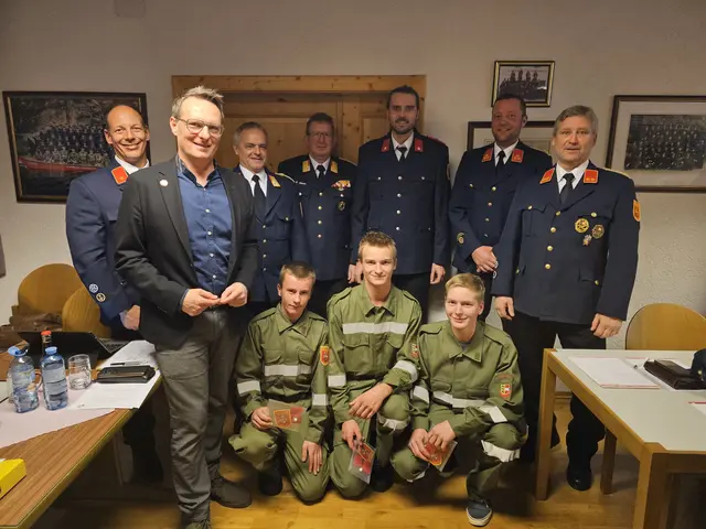 Bürgermeister Maier (vorne links) und Mitglieder der FF Döbriach | Foto: FF Döbriach