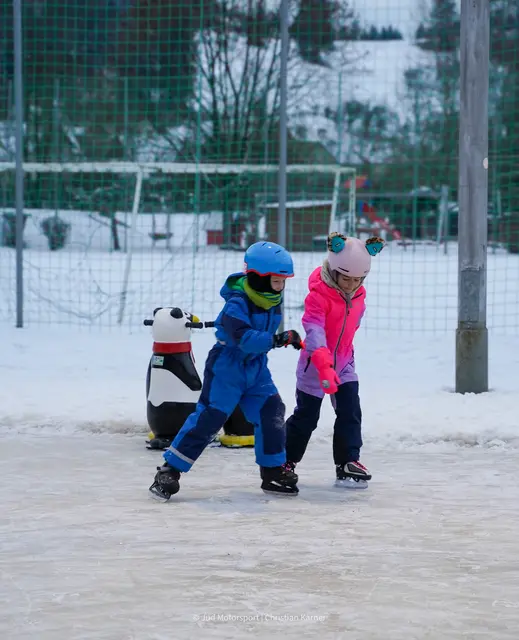 Die Kinder lieben den Eislaufplatz in Voitsberg-Krems, der täglich gewartet wird. | Foto: Stadtgemeinde Voitsberg/J. Reicher