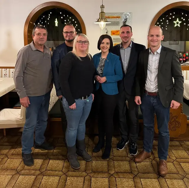 Von links: Franz Pfarrwaller (Julbach), Johann Stöbich (Ulrichsberg), Sandra Würdinger (Schwarzenberg), LAbg. Steffi Hofmann (Klaffer), Ricardo Lang (Aigen-Schlägl) und NAbg. Michael Schilchegger. | Foto: FPÖ