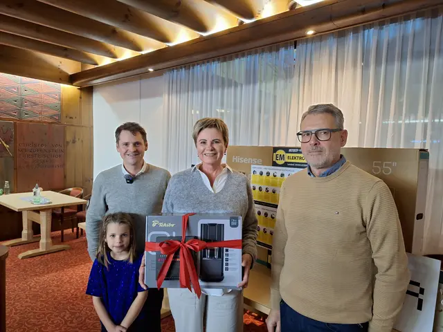 Die glücklichen Gewinner mit den wertvollen Preisen. | Foto: LG Landeck-Zams