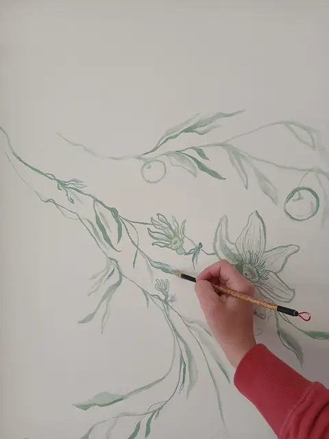 Sarah Maria Saminger bemalt Wände. | Foto: Sarah Maria Saminger