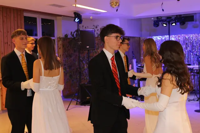 Eröffnet wurde die rauschende Ballnacht von den Jungmusikerinnen und Jungmusikern mit einer schwungvollen Polonaise. | Foto: Musikverein Großhöflein